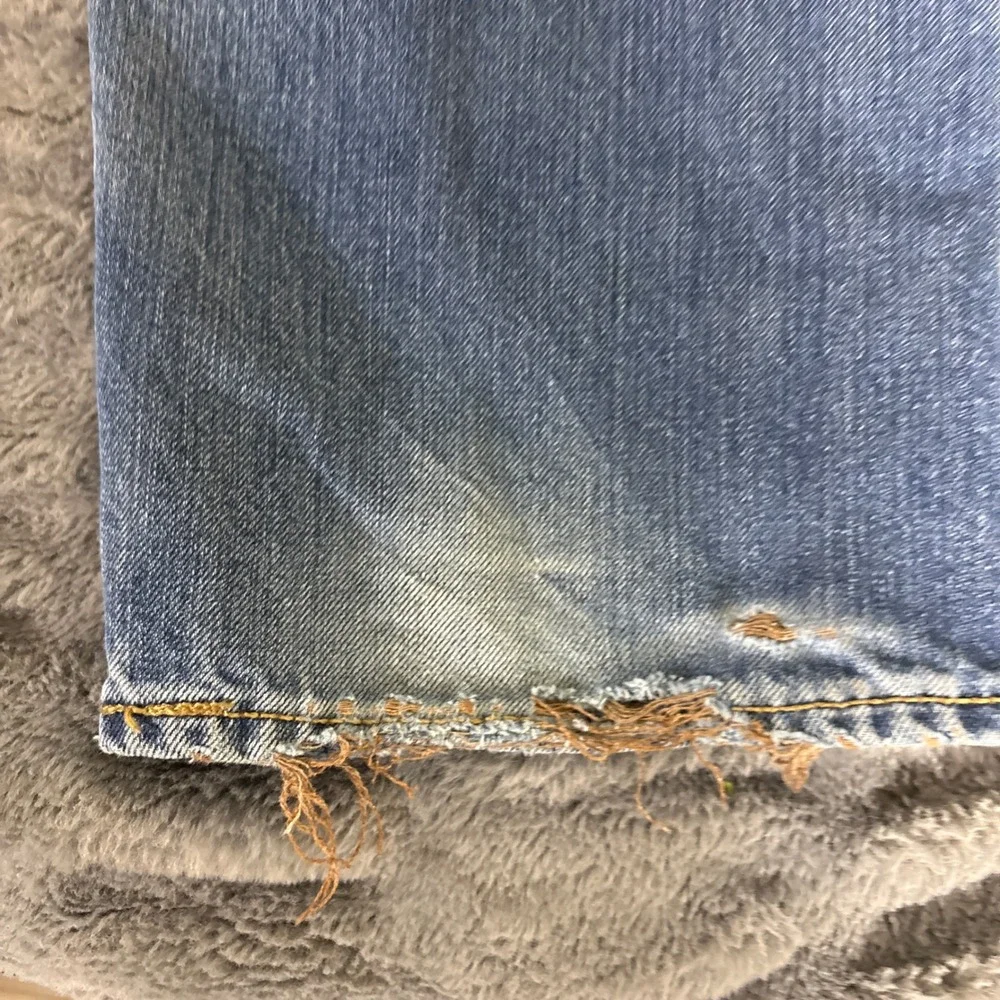 Levis measurements waist